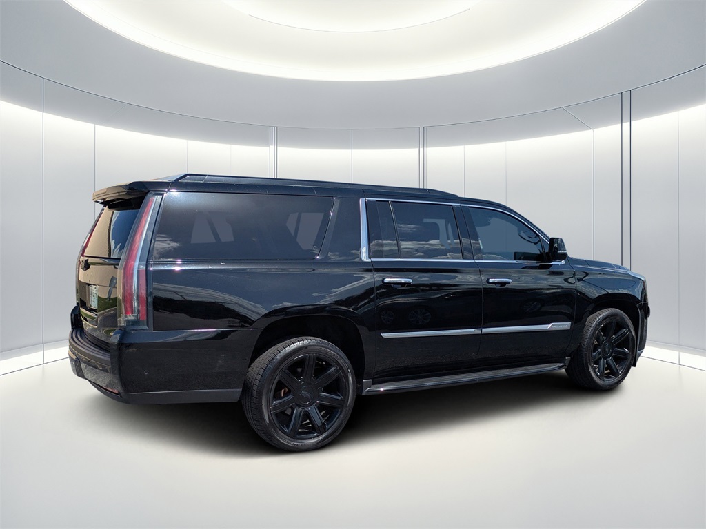 2018 Cadillac Escalade ESV Luxury photo 2