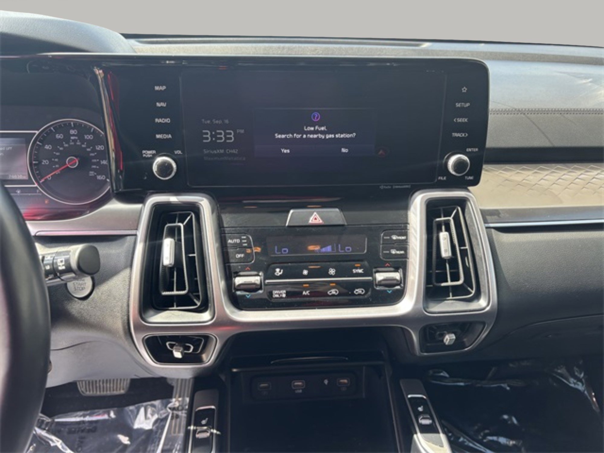 2023 Kia Sorento Hybrid EX photo 16