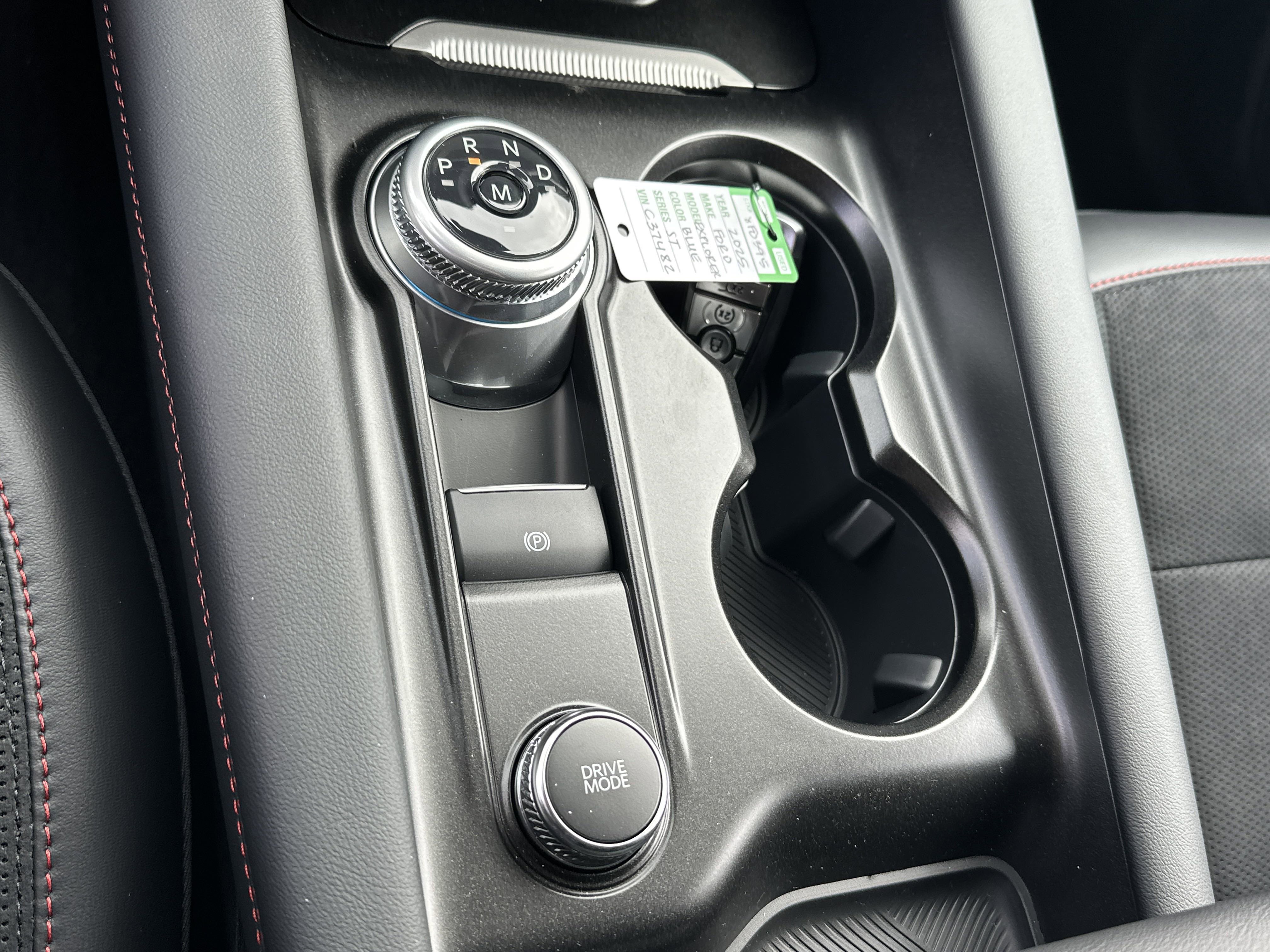 2025 Ford Explorer ST photo 4