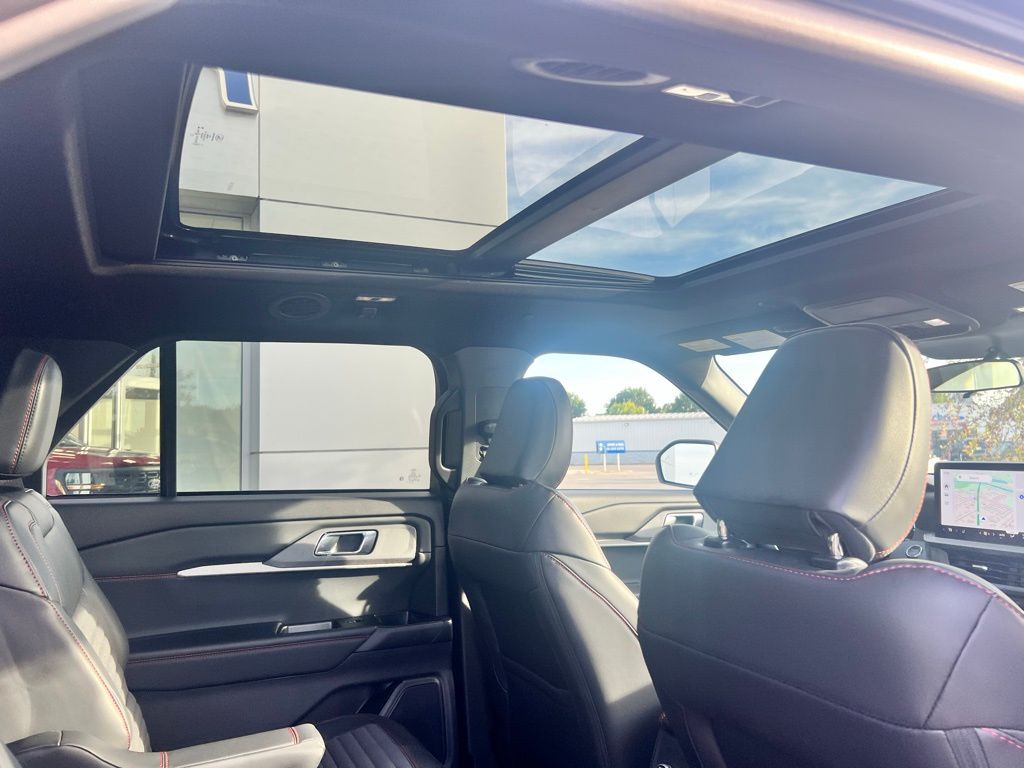 2025 Ford Explorer ST-Line photo 29