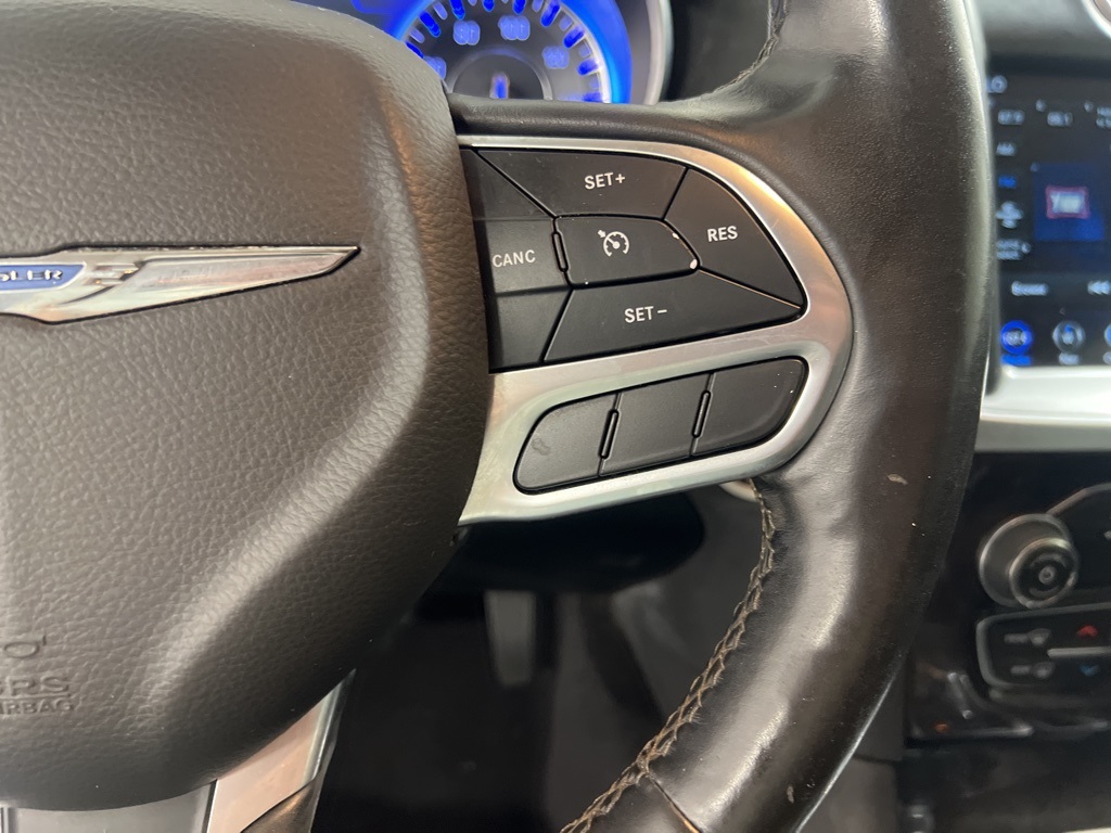 2020 Chrysler 300 Limited photo 13