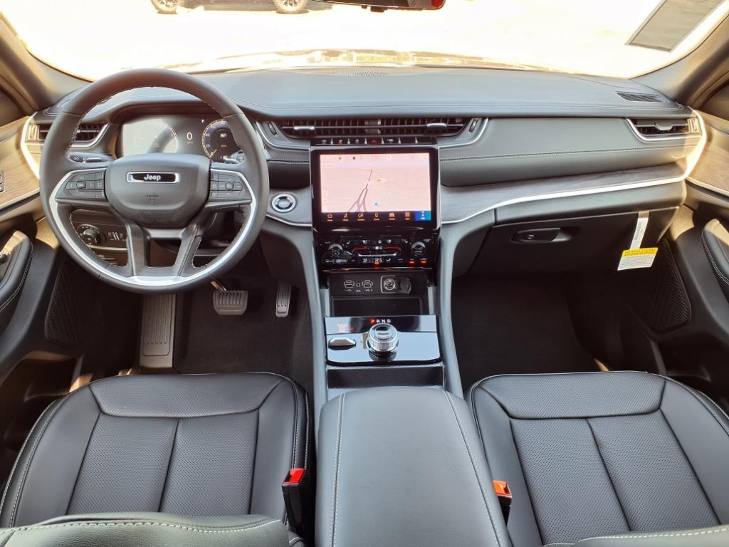 2025 Jeep Grand Cherokee Limited photo 28