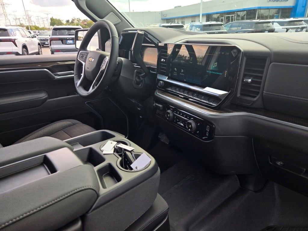 2026 Chevrolet Silverado 1500 LT photo 4