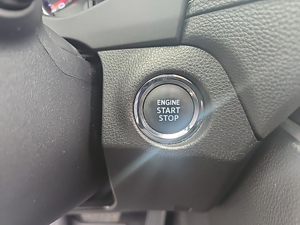 2020 Toyota RAV4 XLE photo 19