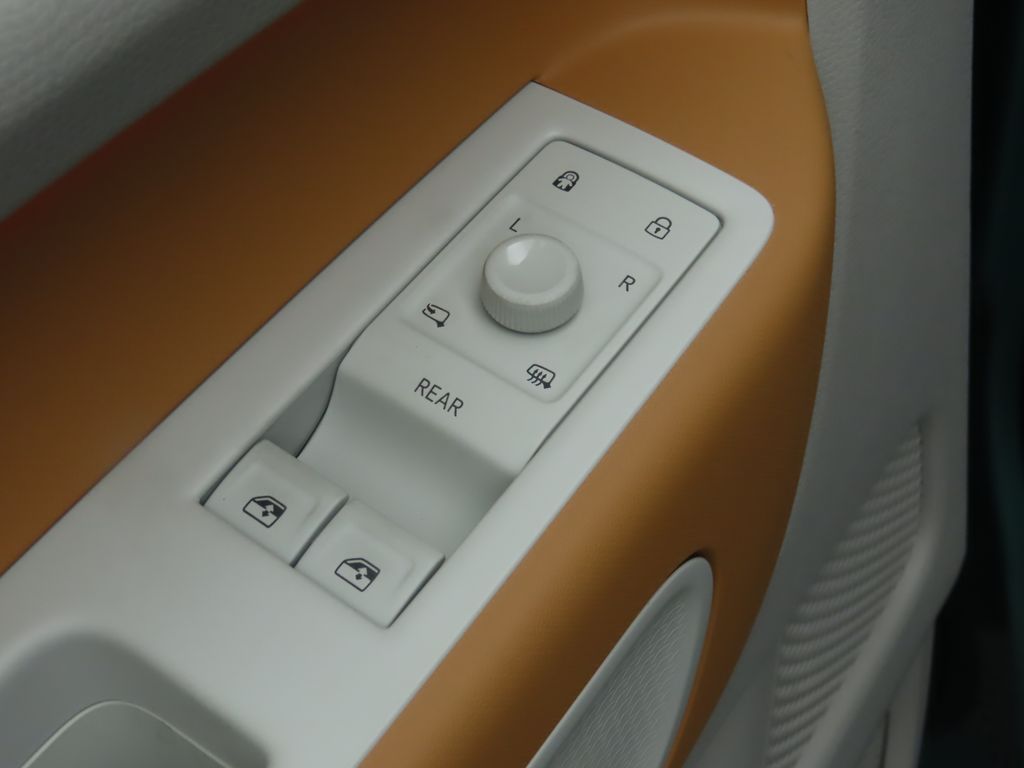 2025 Volkswagen ID. Buzz Pro Plus photo 22