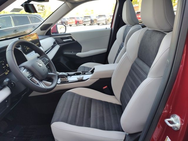 2025 Mitsubishi Outlander SE photo 10