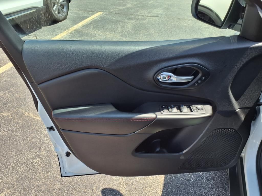 2022 JEEP CHEROKEE - Image 16