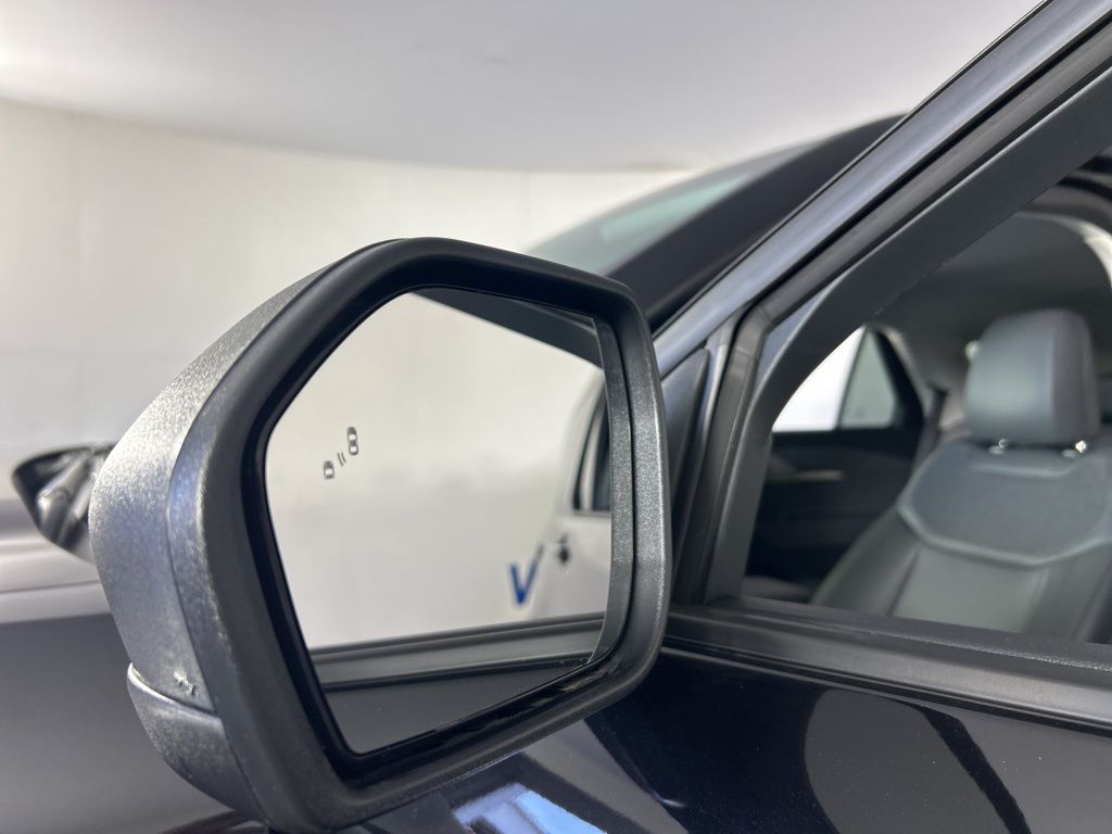 2025 Ford Explorer photo 8