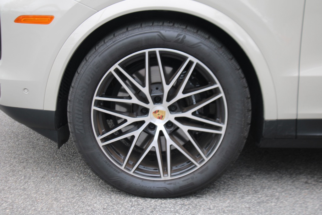 2025 Porsche Cayenne Coupe Base photo 12