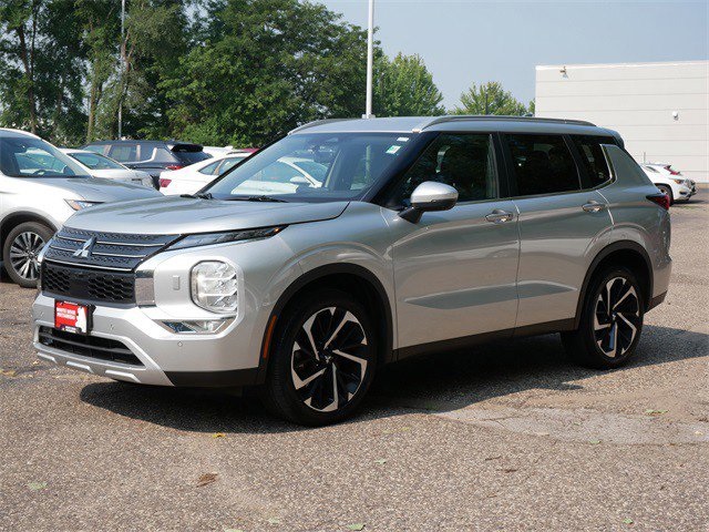 2022 Mitsubishi Outlander SE photo 2