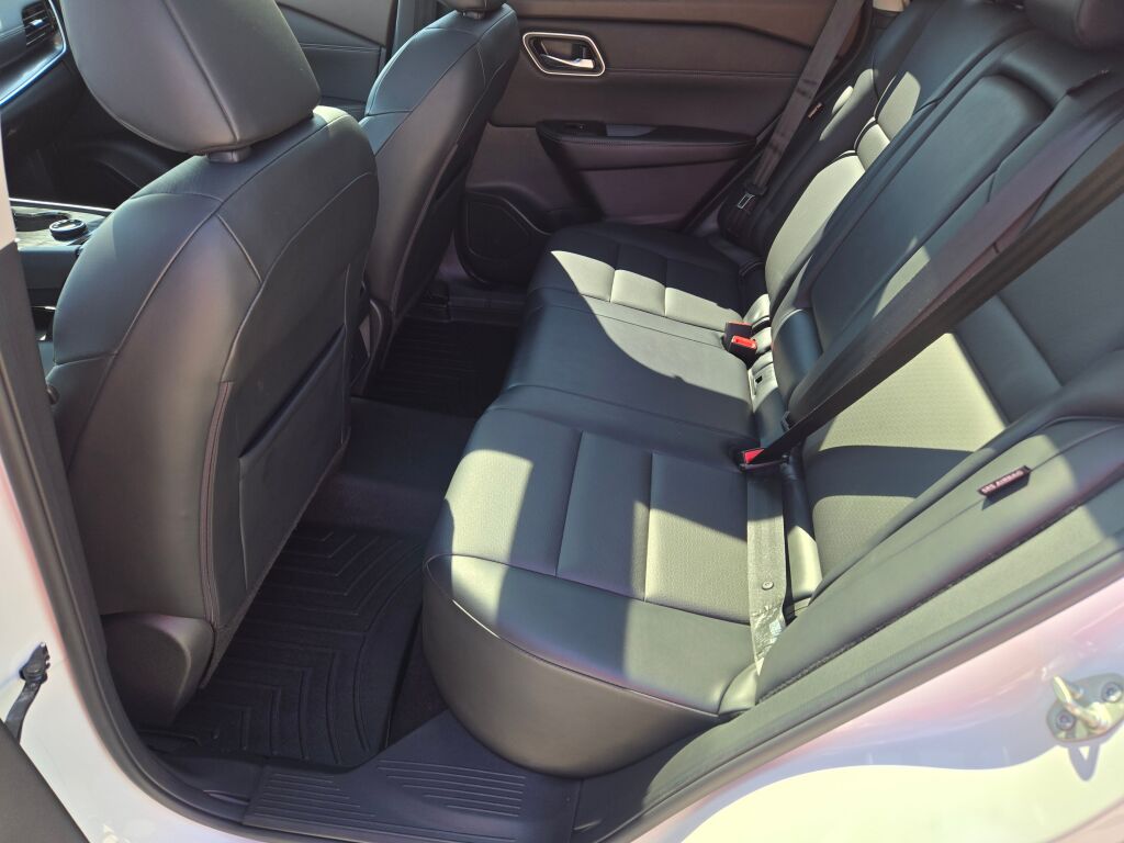 2021 Nissan Rogue SV photo 15