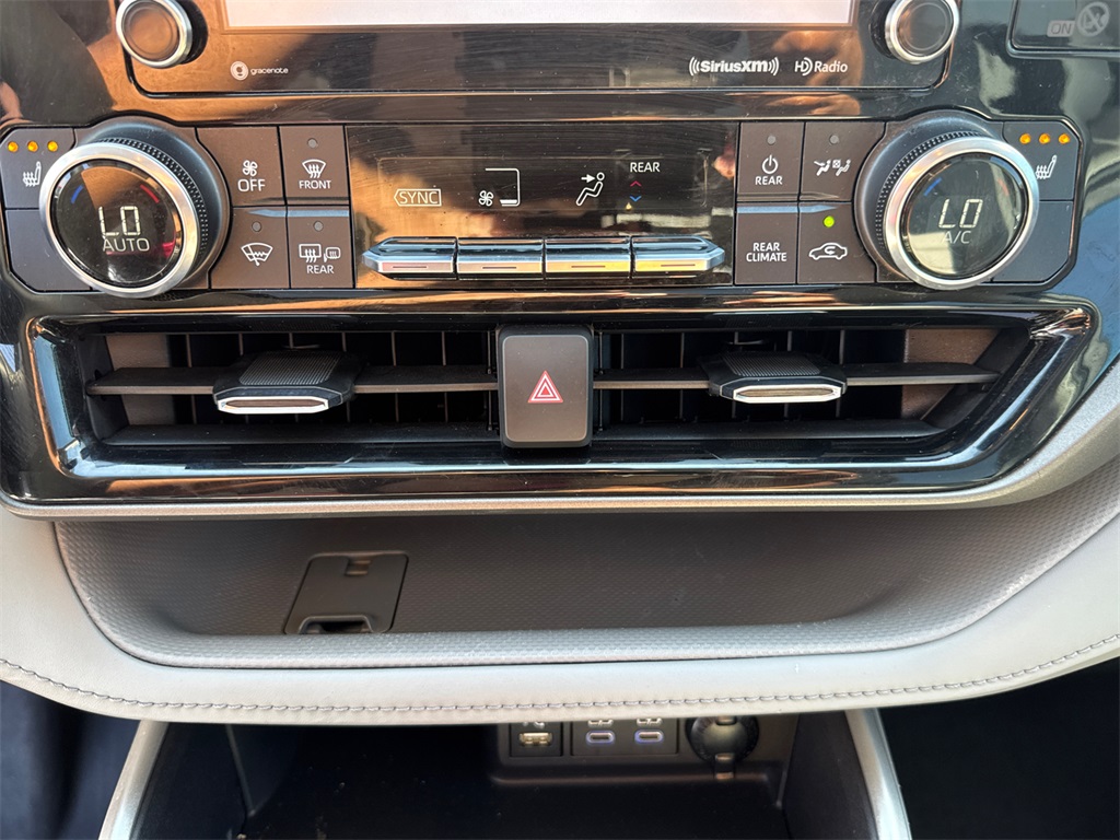 2022 Toyota Highlander XLE photo 28