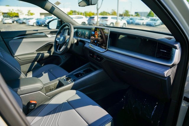 2025 Volkswagen Tiguan SE R-Line Black photo 38