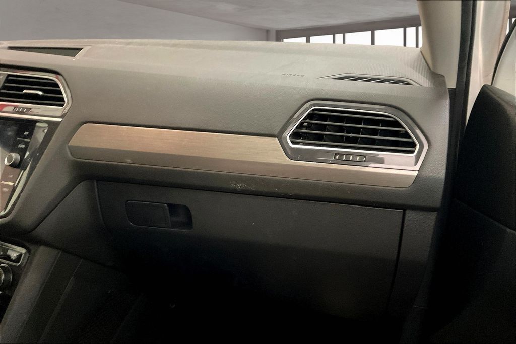 2021 Volkswagen Tiguan SE photo 16