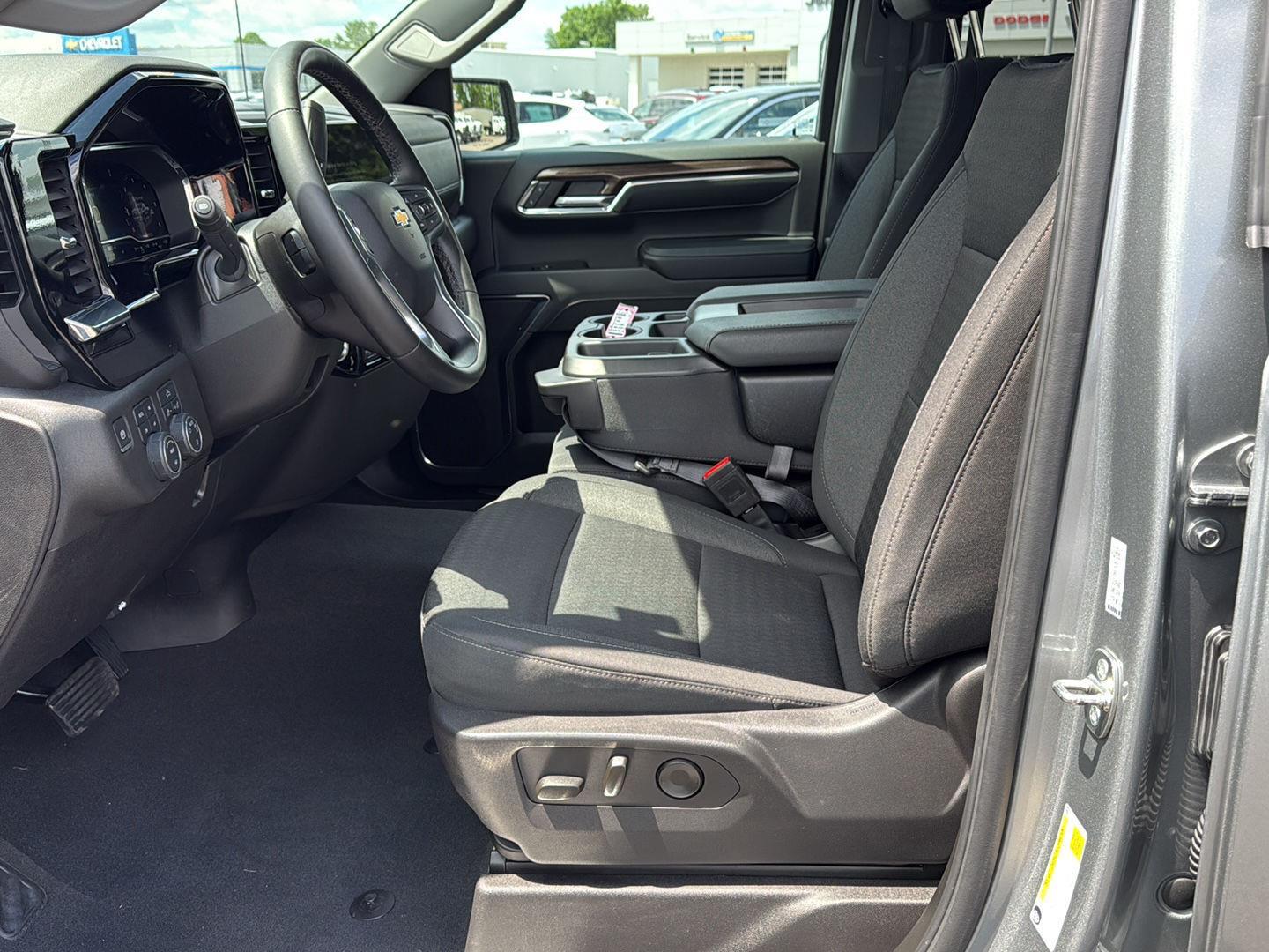 2024 Chevrolet Silverado 1500 Z71 photo 8