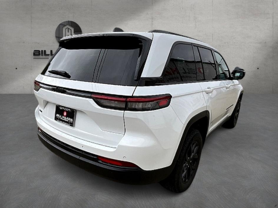 2025 Jeep Grand Cherokee Laredo Altitude photo 6