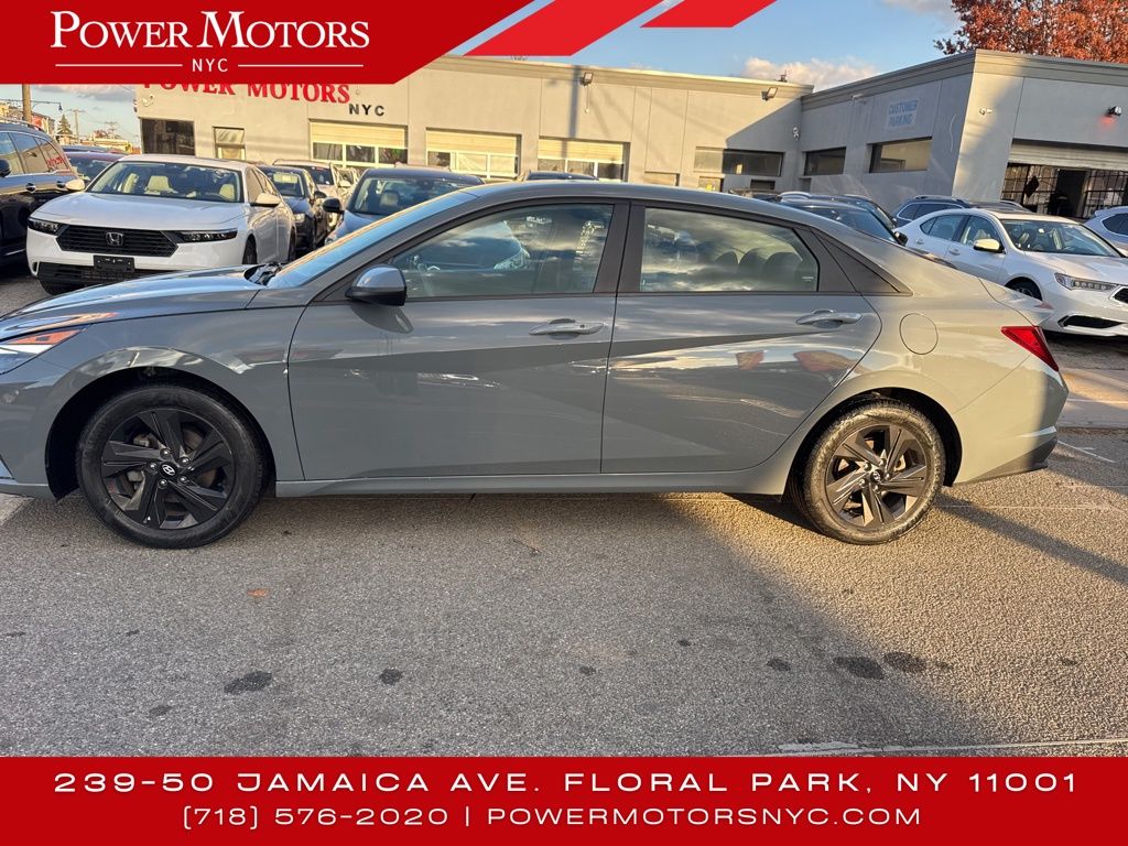 2021 Hyundai Elantra SEL photo 2