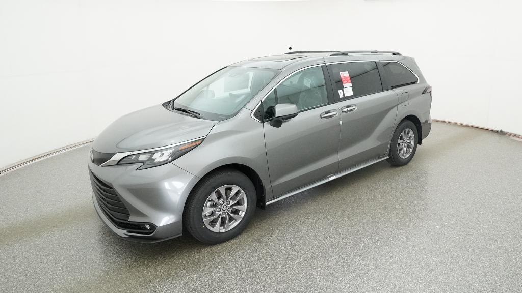 2026 Toyota Sienna XLE's photo