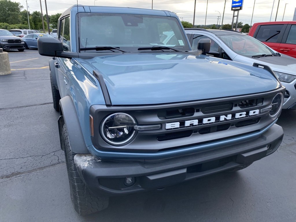 2022 Ford Bronco Base photo 2