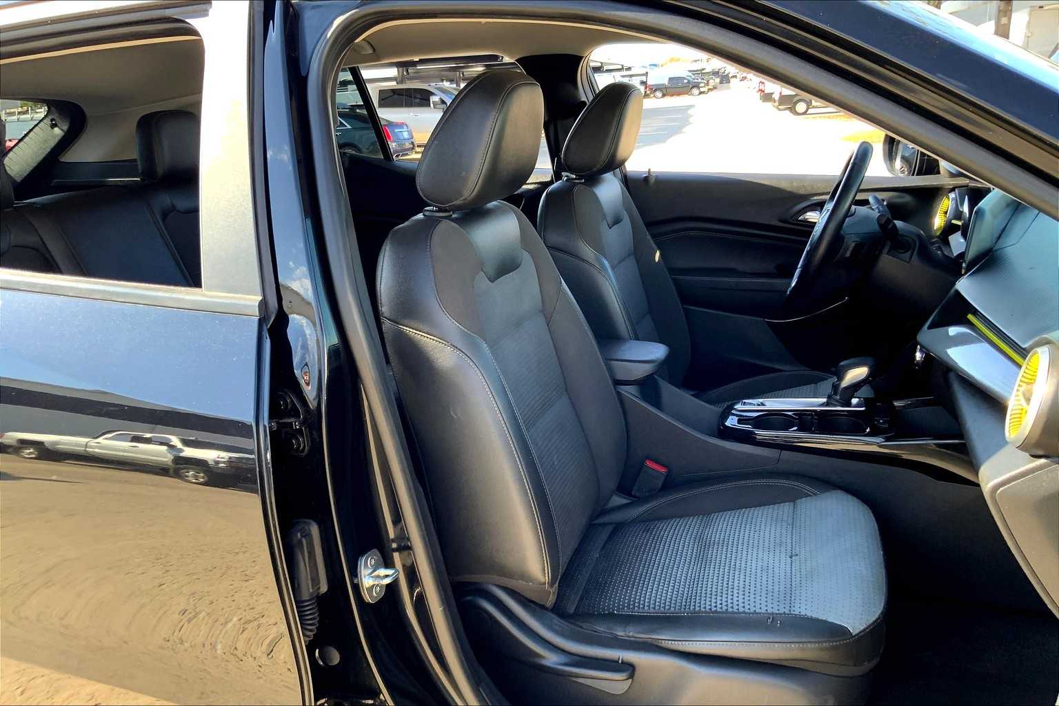 2024 Chevrolet Trax LT photo 2