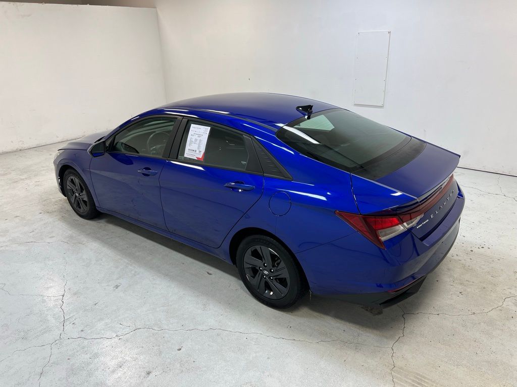 2022 Hyundai Elantra SEL photo 4