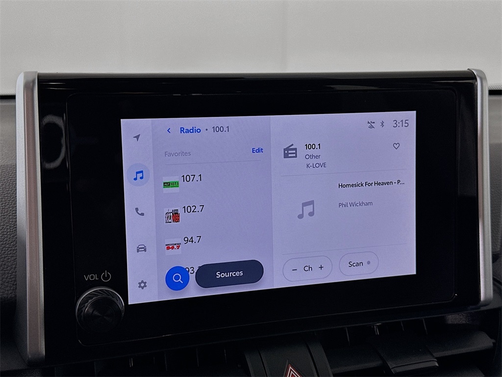 2023 Toyota RAV4 LE photo 3