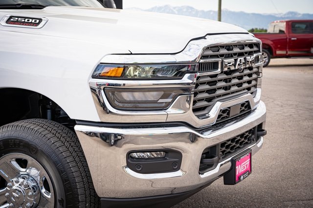 2025 Ram 2500 Tradesman photo 4