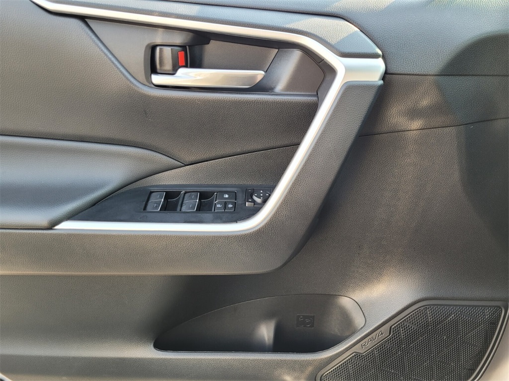 2024 Toyota RAV4 Hybrid SE photo 20