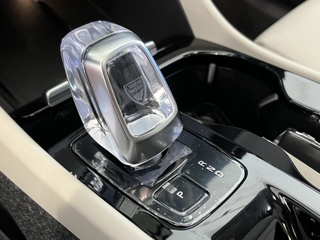 2025 Volvo XC40 Plus photo 21