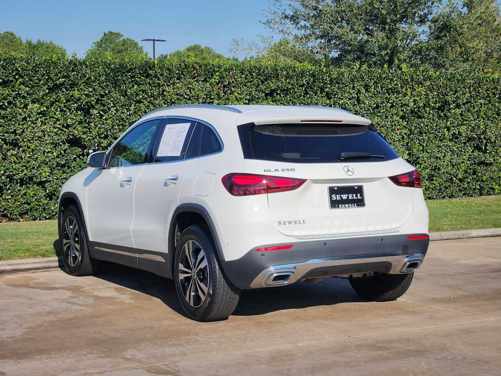 2025 Mercedes Benz GLA 250 photo 4