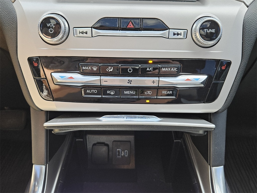 2023 Ford Explorer XLT photo 20