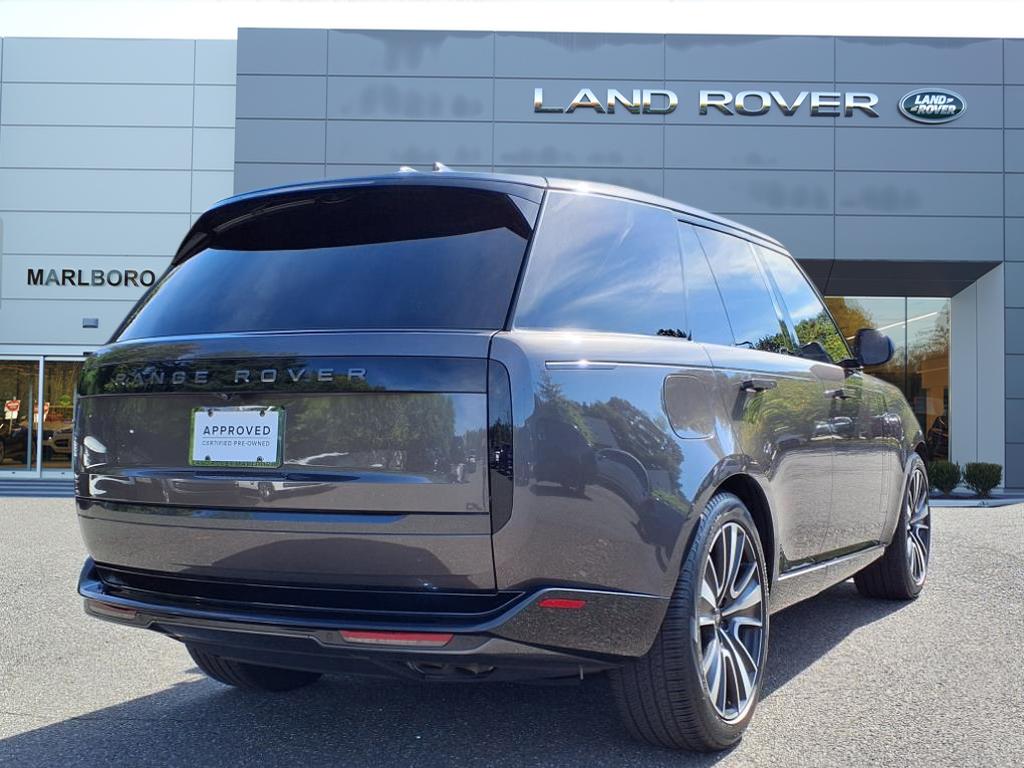 2024 Land Rover Range Rover SE photo 2