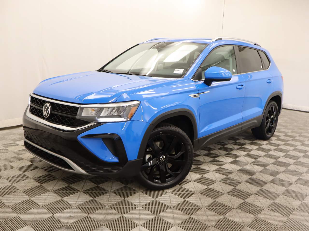 2022 Volkswagen Taos SE's photo