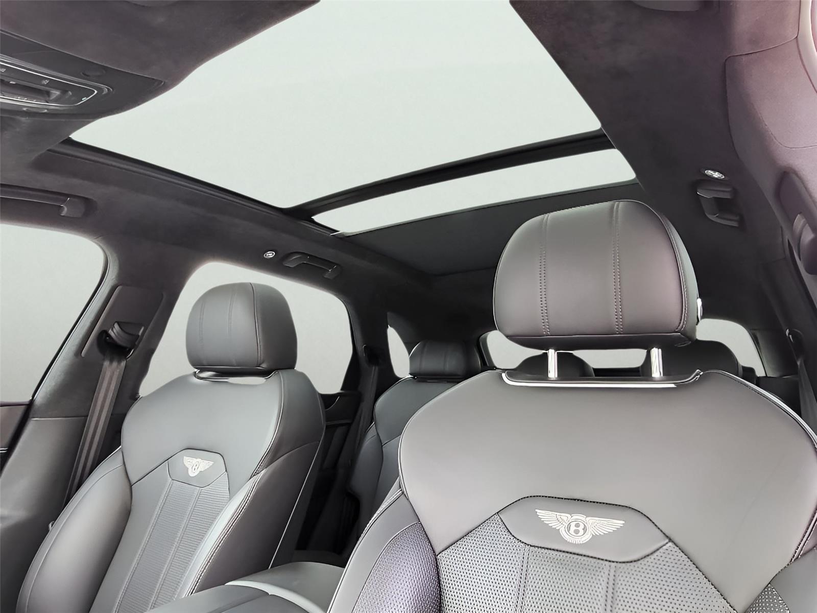 2021 Bentley Bentayga V8 photo 12