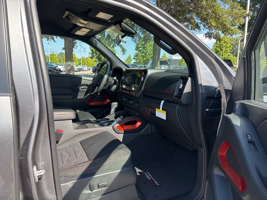 2025 Nissan Frontier Crew Cab PRO-4X photo 13