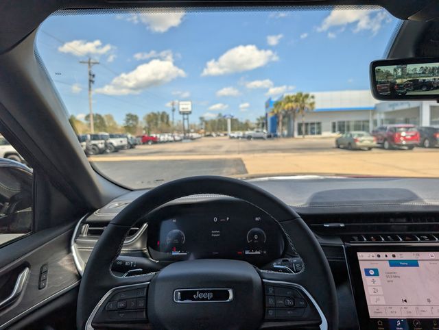 2025 Jeep Grand Cherokee Limited photo 30