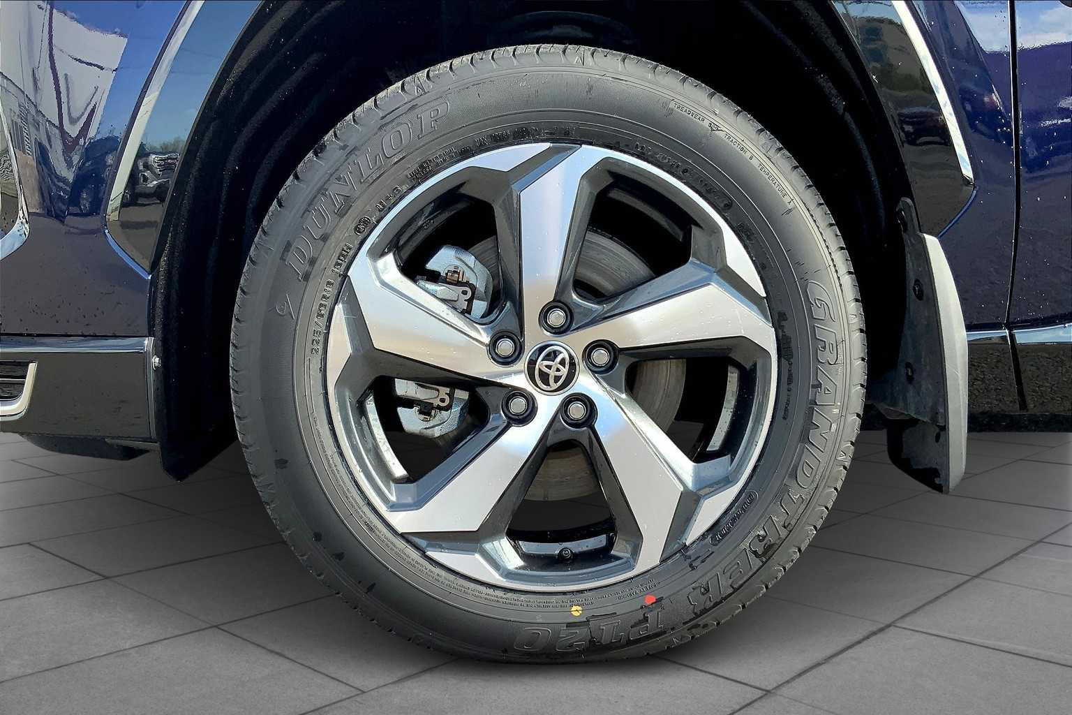 2024 Toyota RAV4 Prime SE photo 9
