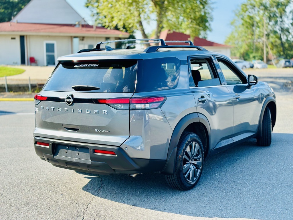 2022 Nissan Pathfinder SV photo 3