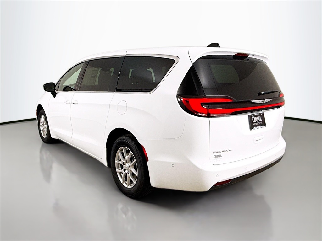 2025 Chrysler Pacifica photo 4