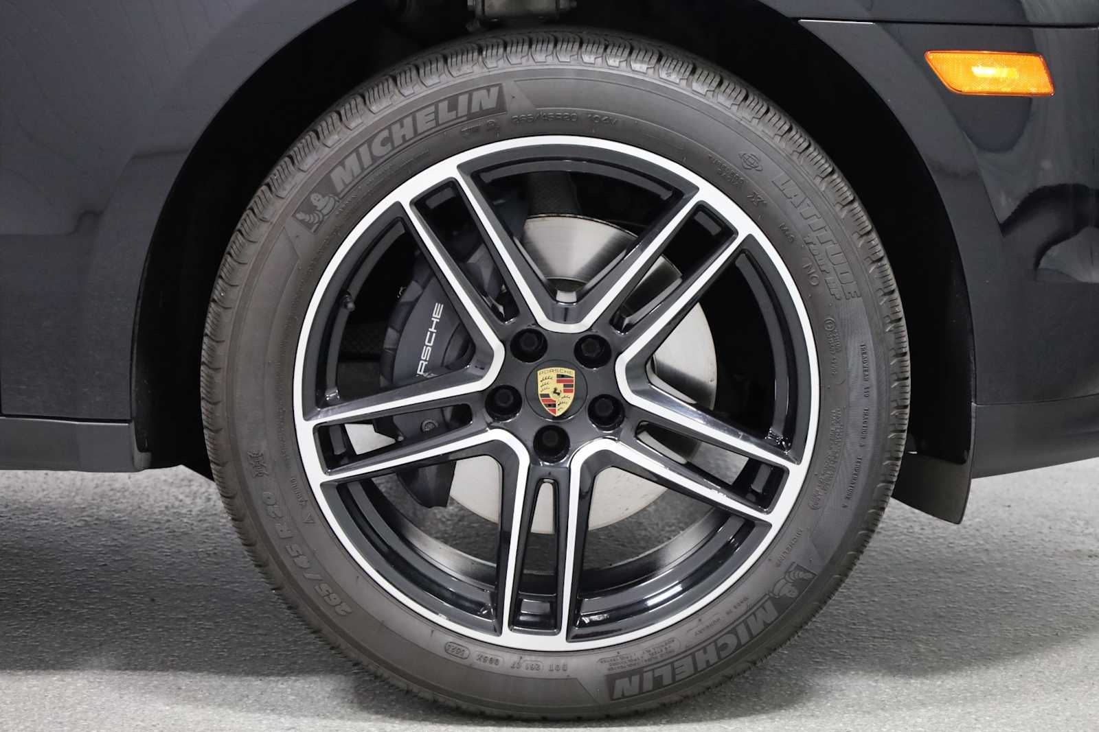 2021 Porsche Macan Base photo 12