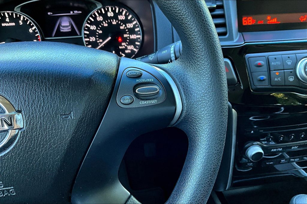 2015 Nissan Pathfinder S photo 25