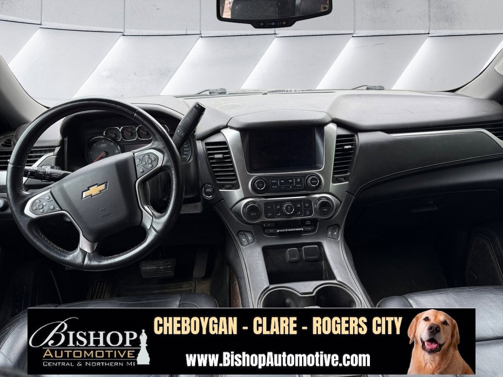 2016 Chevrolet Suburban LT photo 4