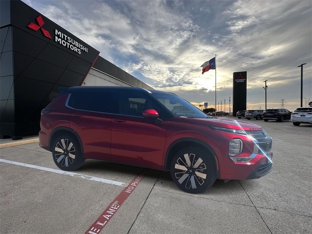 2025 Mitsubishi Outlander SEL photo 2