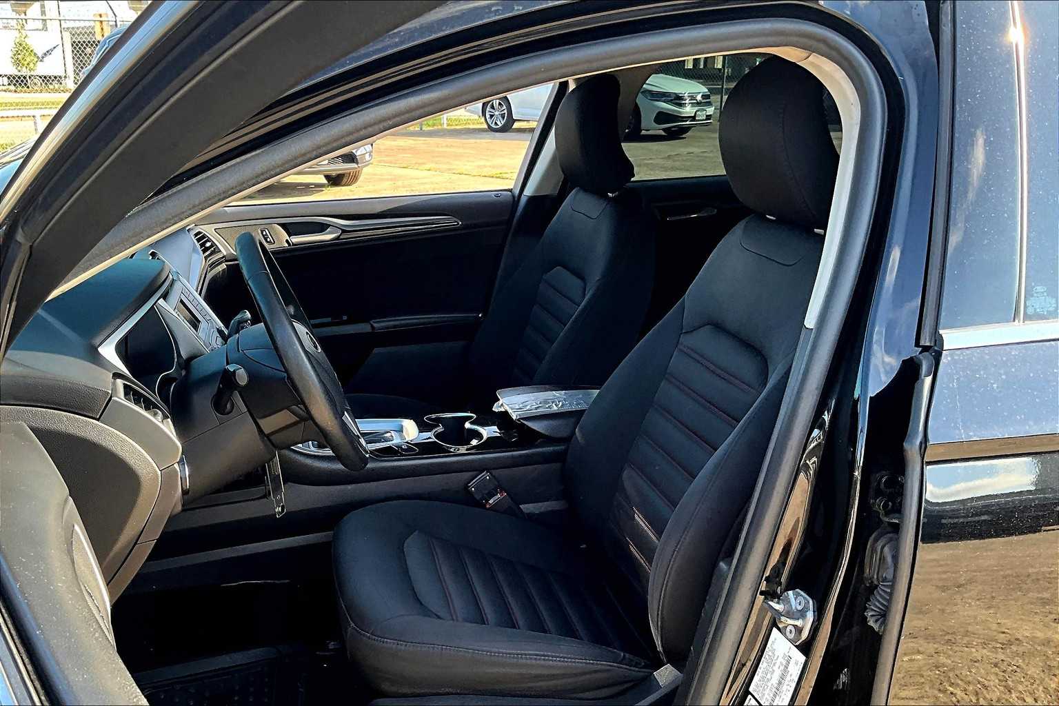 2016 Ford Fusion SE photo 6