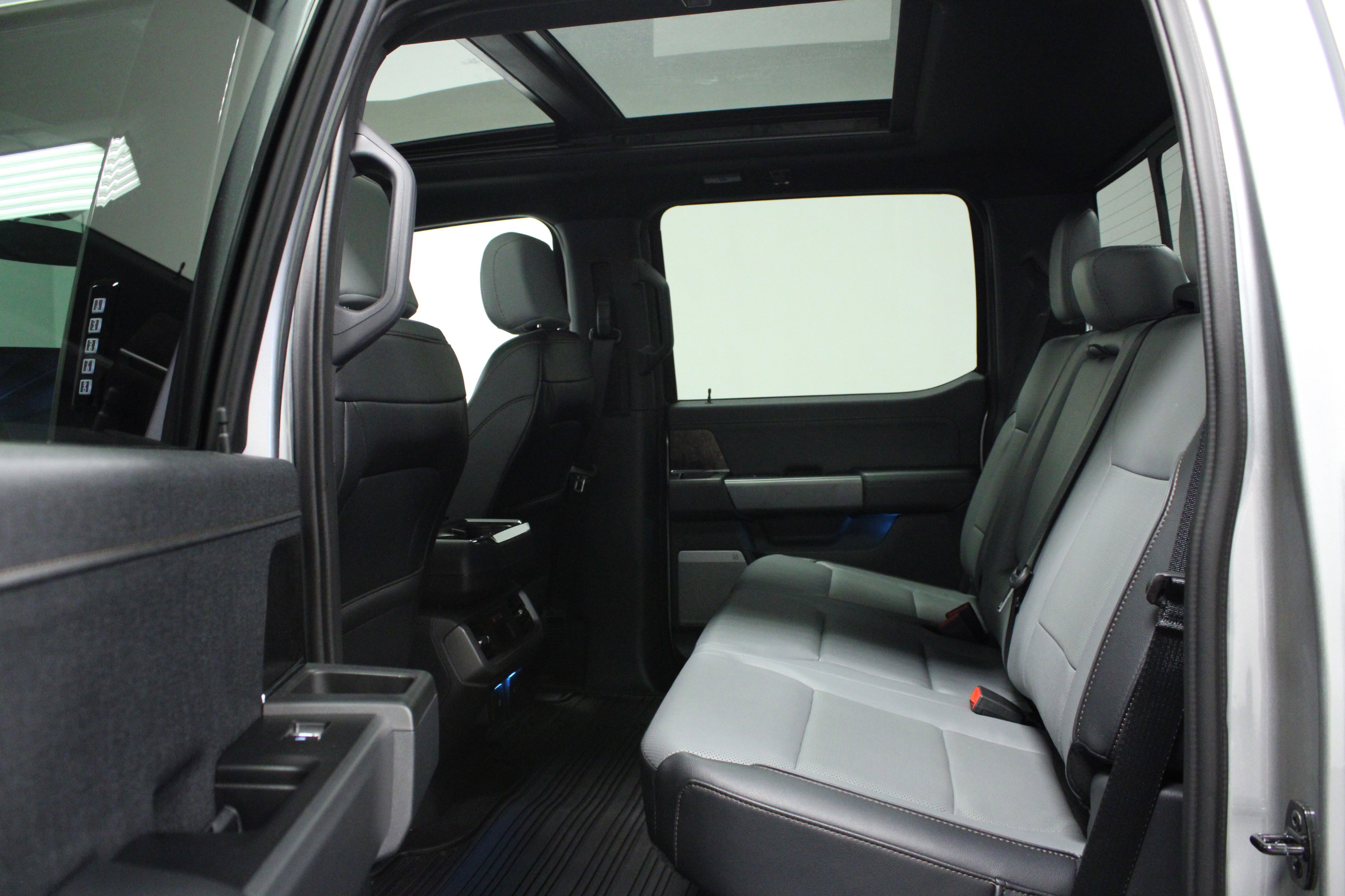 2023 Ford F-150 Lightning Lariat photo 11