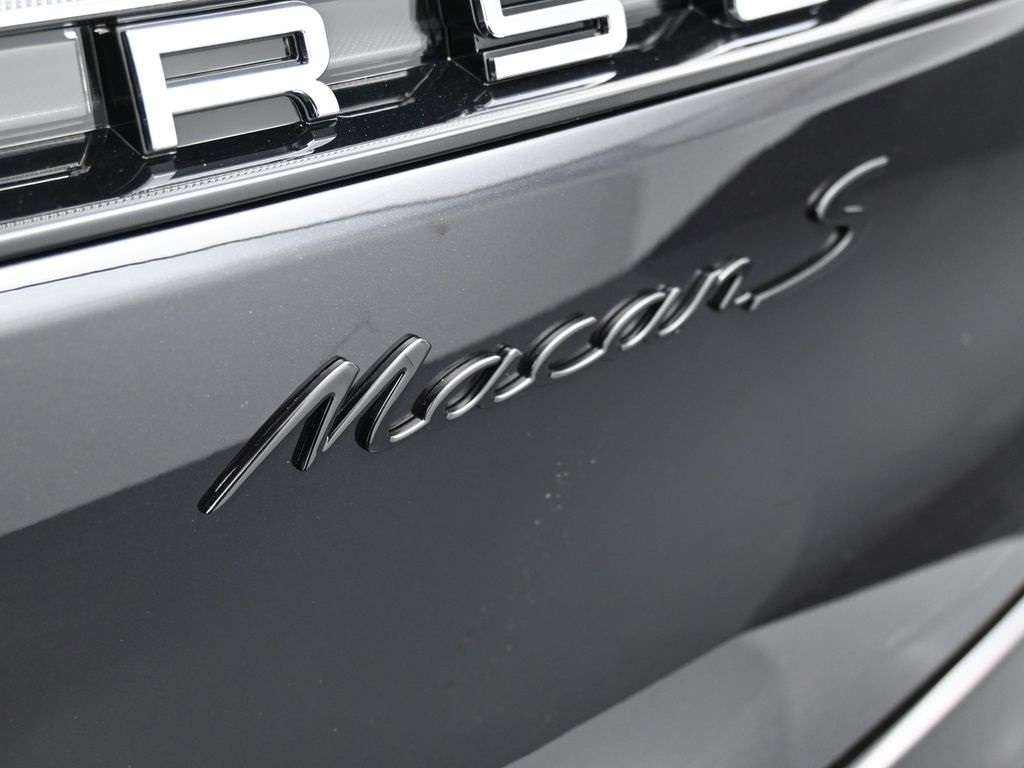 2026 Porsche Macan S photo 8