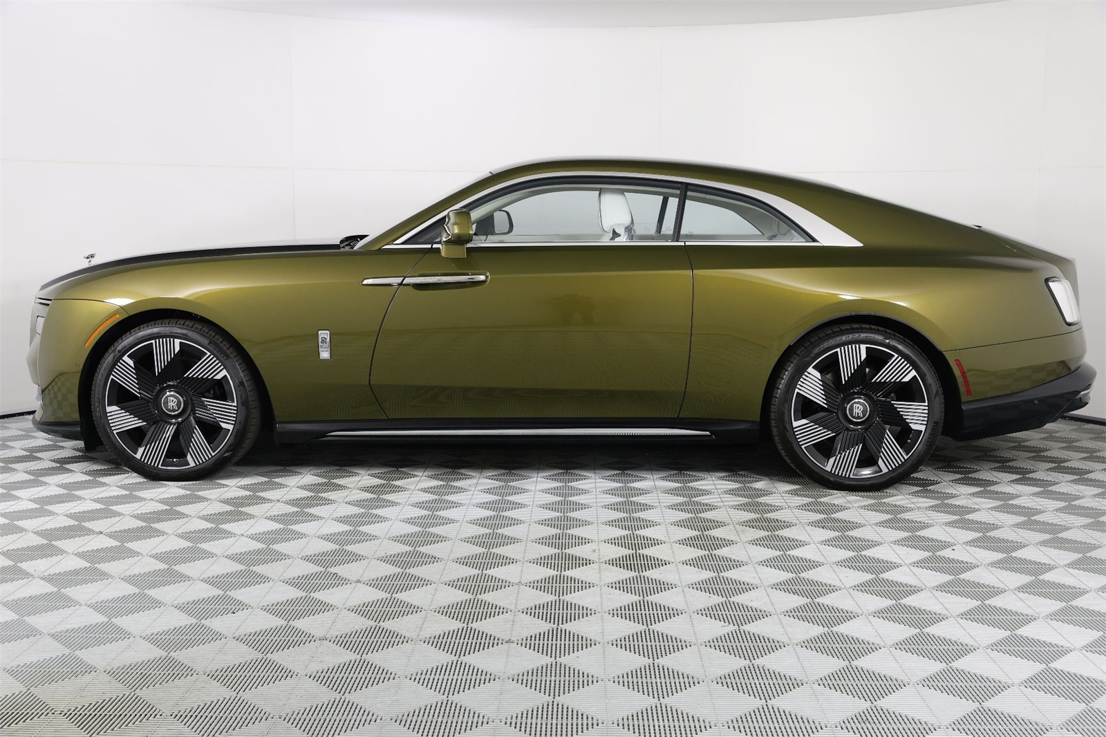 2024 Rolls-Royce Spectre Base's photo