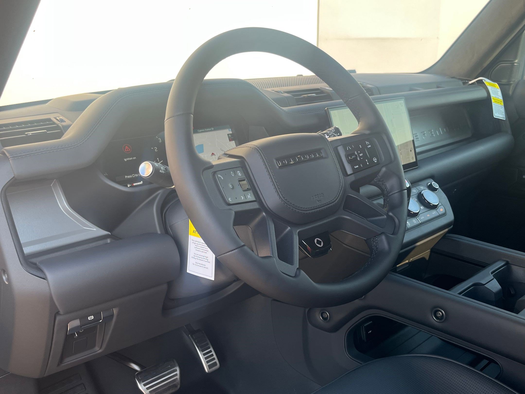 2025 Land Rover Defender 110 photo 3