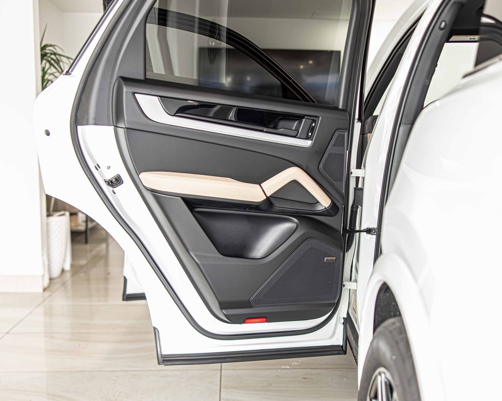 2025 PORSCHE CAYENNE - Image 31