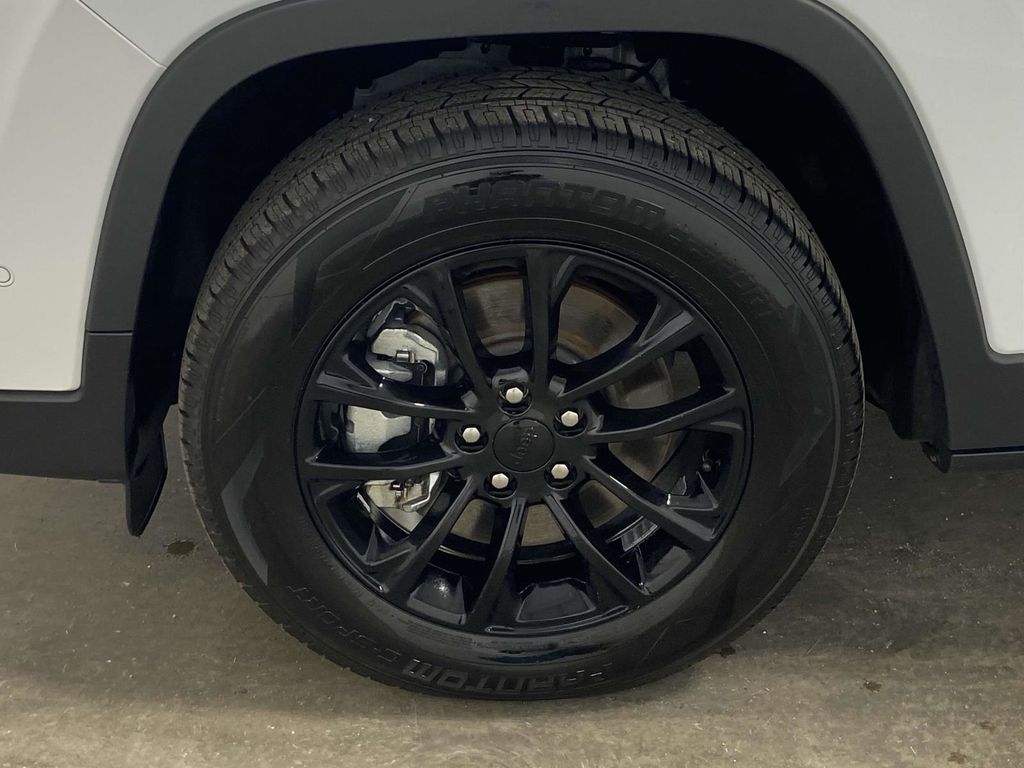 2023 Jeep Cherokee Altitude photo 6